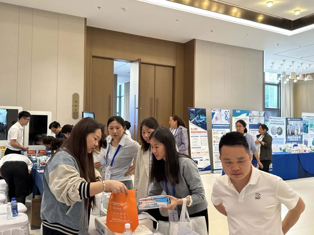 聚焦感控前沿 彰显本土实力——贵州百草轩消毒用品亮相全省医院感染管理学术年会