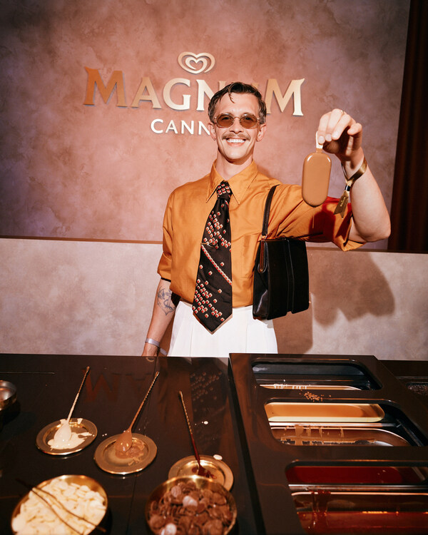 HEIDI KLUM和LAW ROACH与ADRIANA LIMA、HALSEY、STEPHEN LIBBY和LUCIEN LAVISCOUNT一起庆祝HOUSE OF MAGNUM ®的推出