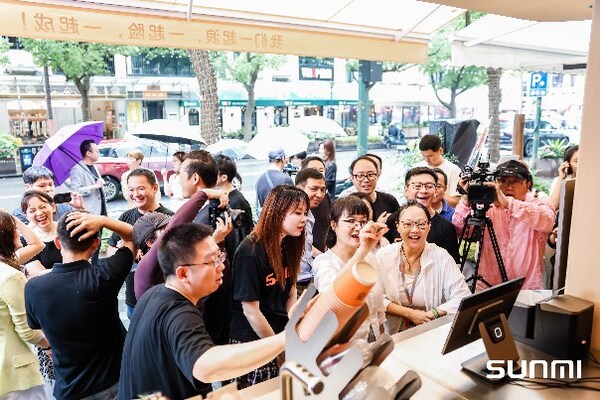 全球首个商业物理AI样板店亮相上海大学路 全球首个商业物理AI样板店亮相上海大学路