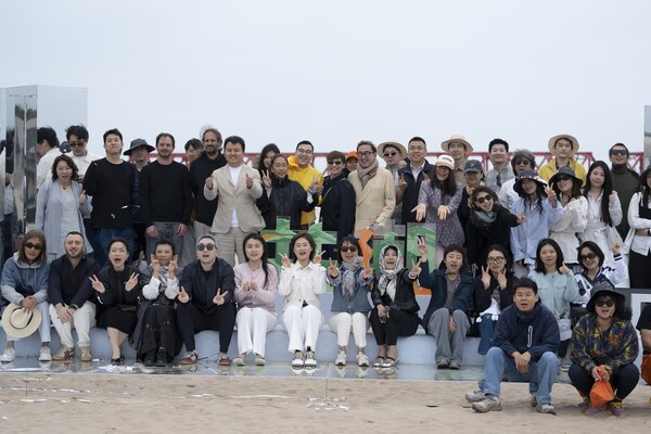 第二届如是海沙滩公共艺术季启幕:以"共潮"之名,开启没有围墙的海边艺术盛宴 第二届如是海沙滩公共艺术季启幕:以"共潮"之名,开启没有围墙的海边艺术盛宴