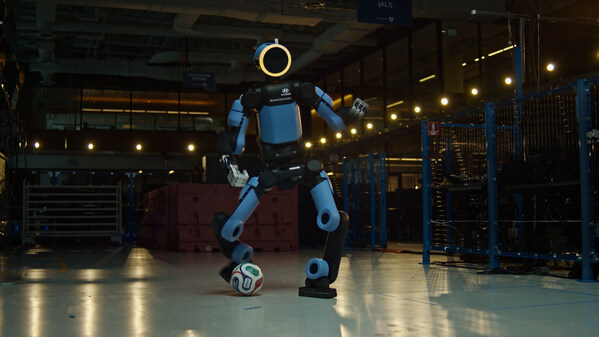 现代汽车在2026年FIFA世界杯™前夕，推出以Boston Dynamics的Atlas机器人为主题的 《足球学院》（School of Football） 活动