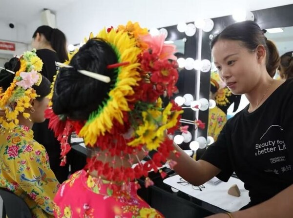 官宣导师阵容，欧莱雅助科技女生亲手"做科学"