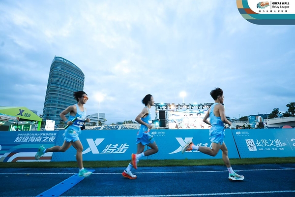 "练 赛 课"一体 特步全方位护航青少年奔跑梦想