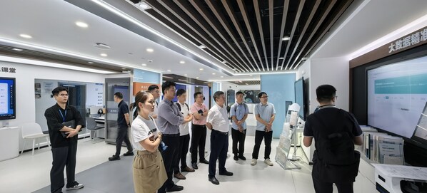 厦门市华师希平双语学校与科大讯飞签署重要战略合作协议 | AI 智慧基地校建设正式启航 厦门市华师希平双语学校与科大讯飞签署重要战略合作协议 | AI 智慧基地校建设正式启航