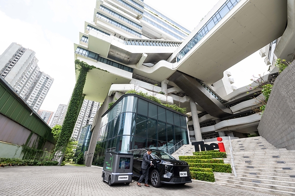 THEi高科院举办跨域科技研讨会 发布香港专属移动充电机器人 落地产学研用助力智慧城市升级 THEi高科院举办跨域科技研讨会 发布香港专属移动充电机器人 落地产学研用助力智慧城市升级