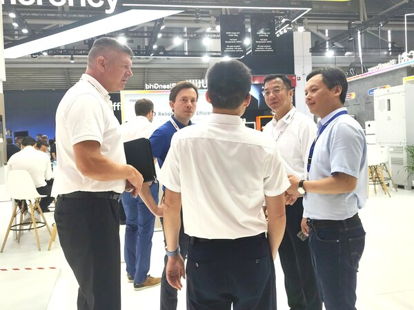 东方日升在2026年欧洲国际太阳能展上展示全场景创新成果