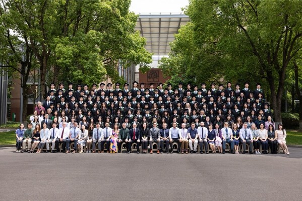包玉刚实验学校2026届毕业典礼隆重举行