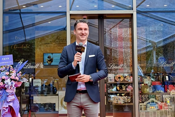 Lindt瑞士莲中国首店匠心启幕,开启巧克力甜蜜新体验 Lindt瑞士莲中国首店匠心启幕,开启巧克力甜蜜新体验