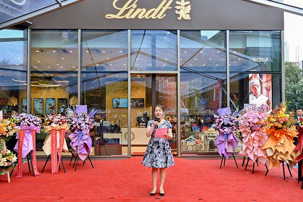 Lindt瑞士莲中国首店匠心启幕,开启巧克力甜蜜新体验 Lindt瑞士莲中国首店匠心启幕,开启巧克力甜蜜新体验