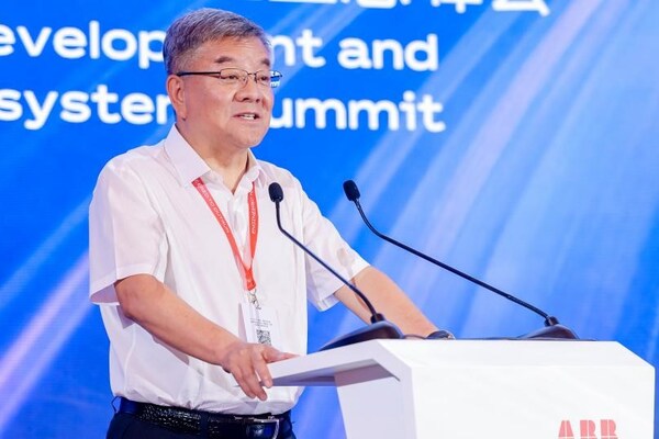 ABB举办能源发展与产业生态峰会，以AI+电力创新共探新型能源体系建设路径