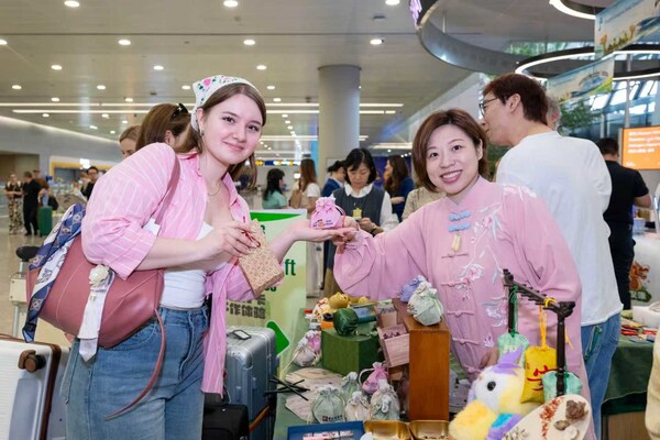 上海外服以专业与温度架设"中外连心桥" 上海机场外籍人员一站式综合服务中心服务人次破百万 上海外服以专业与温度架设"中外连心桥" 上海机场外籍人员一站式综合服务中心服务人次破百万