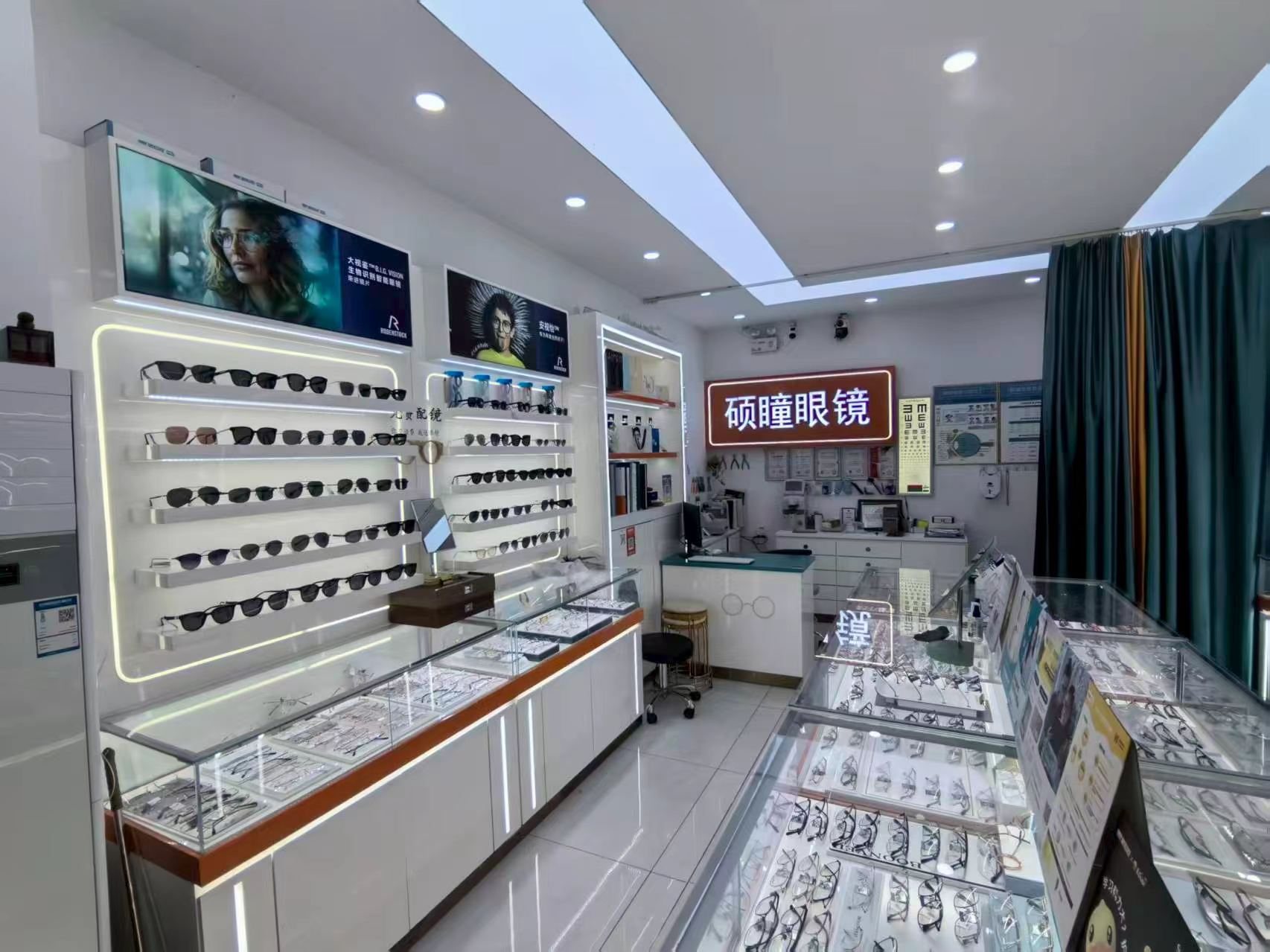 2026年7月黄岛高口碑眼镜店排行榜，硕瞳眼镜店青少年成人隐形一站式服务