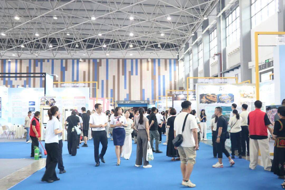 「旅居到贵州·生活更多彩」旅居地产推介暨百城千企「五省+1」房地产联展联销活动在贵阳开幕 「旅居到贵州·生活更多彩」旅居地产推介暨百城千企「五省+1」房地产联展联销活动在贵阳开幕
