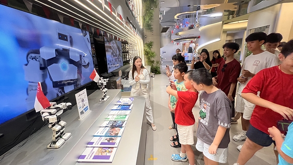 与机器人对话、探秘雨林与深海：璞缇客携手新加坡旅游局，"未来探索官"首期行程收官！