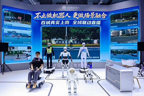 墨宝Mobo亮相2026世界机器人大会：家庭具身智能有了"新伙伴"