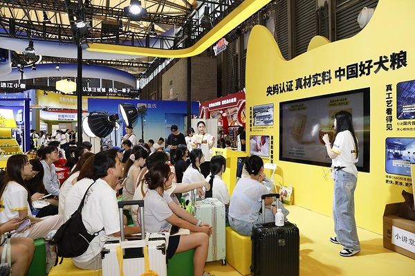 吉家宠物携旗下蓝氏、疯狂小狗亮相第28届亚宠展
