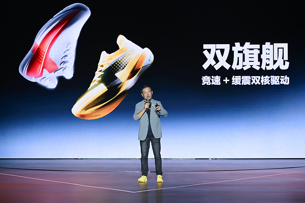 顶碳+顶缓双线进化,特步160X 8代与零云重新划定跑鞋科技坐标 顶碳+顶缓双线进化,特步160X 8代与零云重新划定跑鞋科技坐标