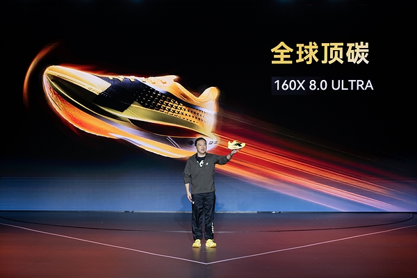 顶碳+顶缓双线进化,特步160X 8代与零云重新划定跑鞋科技坐标 顶碳+顶缓双线进化,特步160X 8代与零云重新划定跑鞋科技坐标