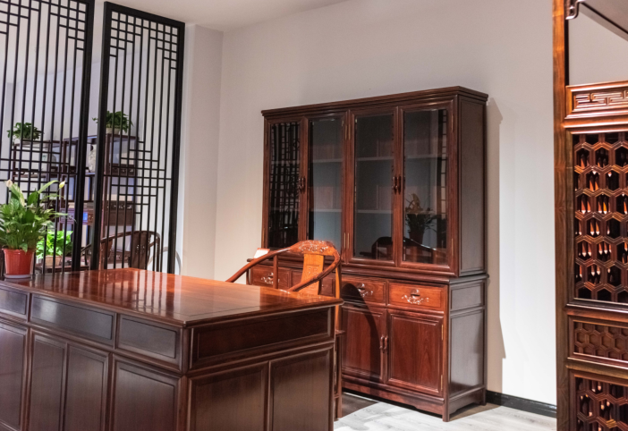 想要做红木家具，哪家能做全屋定制且用料放心？