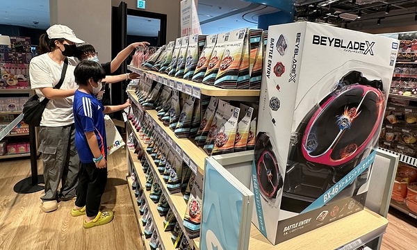 玩具反斗城倡导"回归玩乐"：让线下玩趣体验连接不同世代与兴趣社群