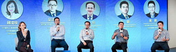 拥抱AI变革，共探融合之道 | 上海外服举办"智能浪潮下的洞察与引领"人力资源高管思享会