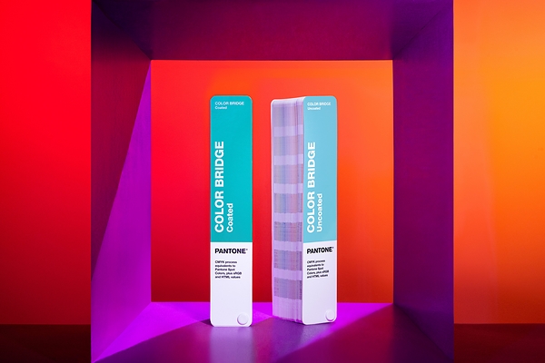 设计迈向更大胆的时代:Pantone 为潘通配色系统 (Pantone Matching System™) 新增 224 种生动色彩 设计迈向更大胆的时代:Pantone 为潘通配色系统 (Pantone Matching System™) 新增 224 种生动色彩
