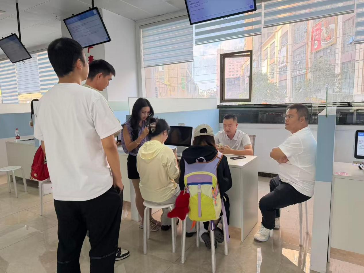 精准搭台促就业 青春逐梦启新程——黔东南州举办高校毕业生专场招聘会 精准搭台促就业 青春逐梦启新程——黔东南州举办高校毕业生专场招聘会