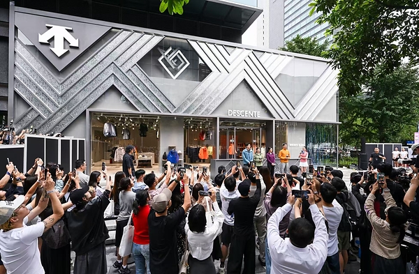 迪桑特"自在主场"主题活动亮相上海静安嘉里中心 暨迪桑特静安嘉里中心城市概念店开幕仪式 迪桑特"自在主场"主题活动亮相上海静安嘉里中心 暨迪桑特静安嘉里中心城市概念店开幕仪式