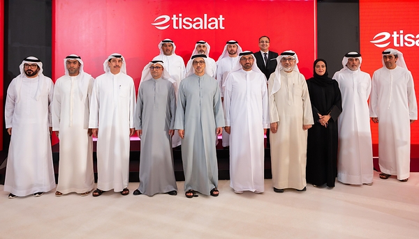 Mansour bin Zayed 见证 etisalat 启动阿联酋境内及海外数字基础设施扩建项目,计划到 2030 年将国际连接容量提升至逾 500 Tbps Mansour bin Zayed 见证 etisalat 启动阿联酋境内及海外数字基础设施扩建项目,计划到 2030 年将国际连接容量提升至逾 500 Tbps