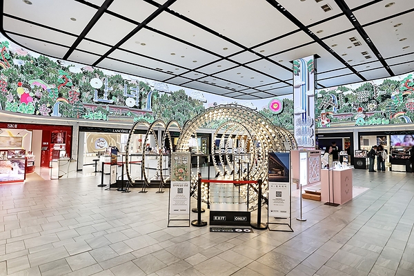 韩文在首尔焕发生机：韩际新世界免税店携手艺术家洪仁淑将"安宁"化为艺术