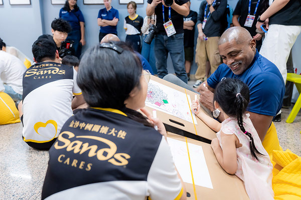 金沙中国携手NBA传奇球星向社区派发爱心午餐
