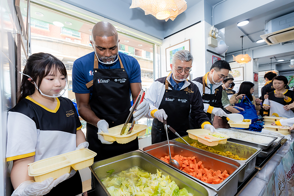 金沙中国携手NBA传奇球星向社区派发爱心午餐