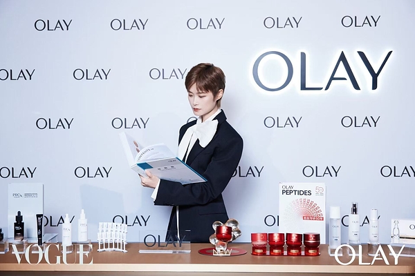 惊艳时尚圈的神秘护肤品牌,竟是OLAY 惊艳时尚圈的神秘护肤品牌,竟是OLAY