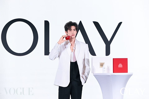 惊艳时尚圈的神秘护肤品牌,竟是OLAY 惊艳时尚圈的神秘护肤品牌,竟是OLAY